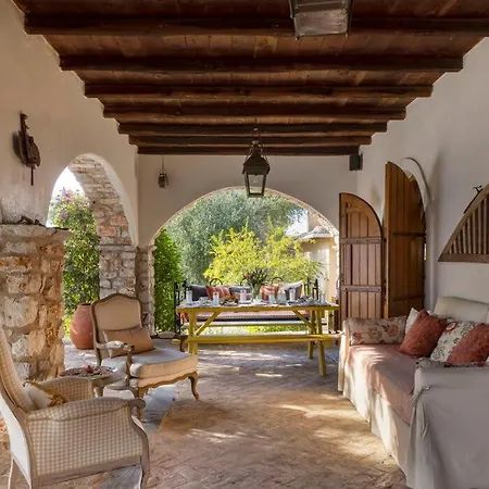 Villa Geoeli House *