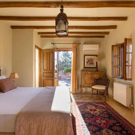 Villa Geoeli House *