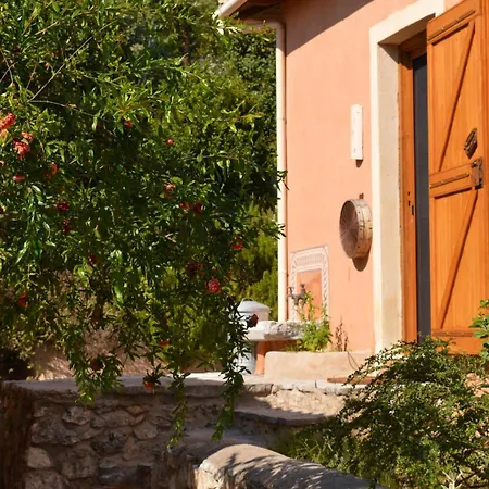 فيلة Geoeli House *